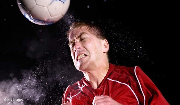 Ball Heading Secara Kognitif Merusak Pemain Sepak Bola