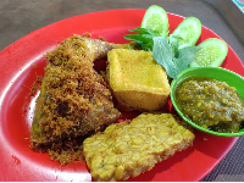 Ayam Goreng OmBewok (Taman Kuliner PKL Indosiar)